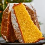 Fetta di pandoro preparato con lievio madre