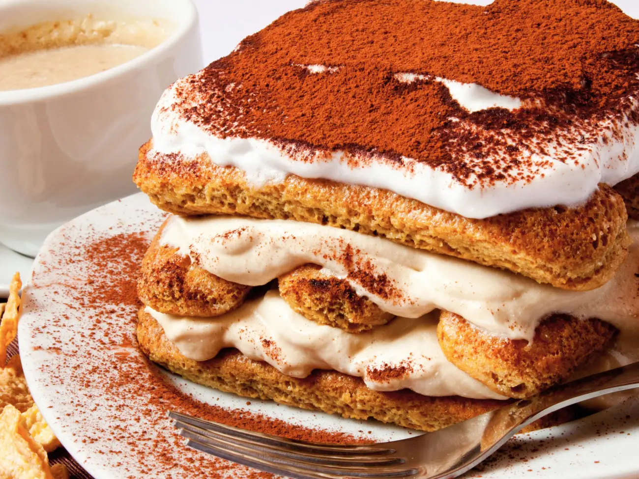 Ricetta Tiramisù Originale: Cremoso E Facile | Biancolievito Tiramisù senza uova spolverato con cacao