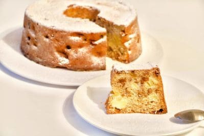 Torta di mele con noci e cannella