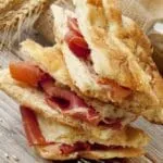 Schiacciata farcita di salumi