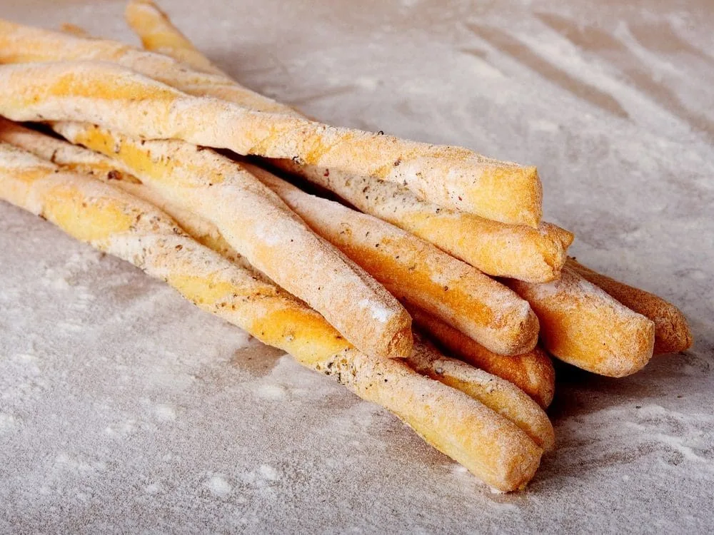 immagini dei grissini stirati a mano su biancolievito