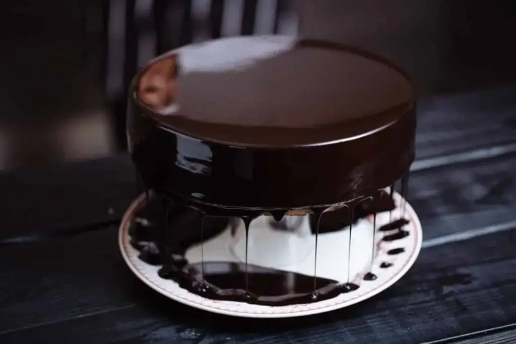 Immagine social ricetta glassa al cacao su biancolievito