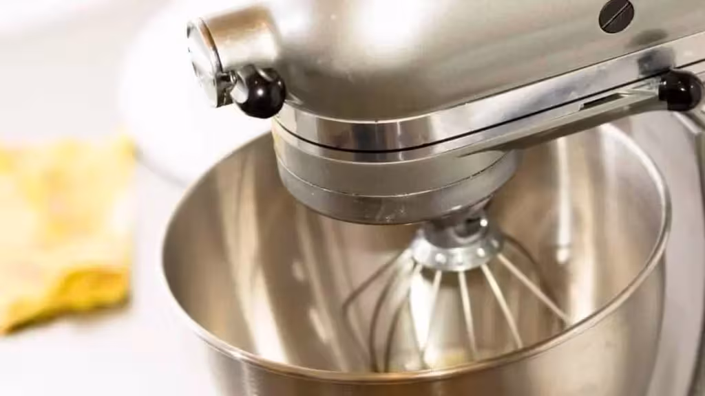 un modello di impastatrice professionale con planetaria
