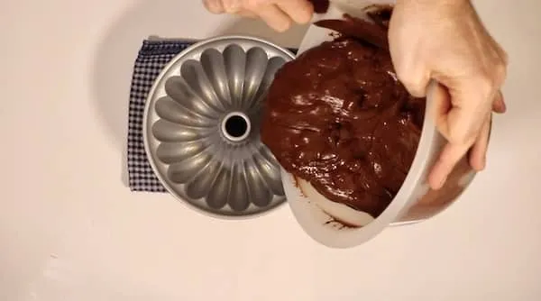 Immagine preparazione cake cioccolato e amarene biancolievito 6