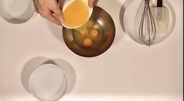 Immagine preparazione cake cioccolato e amarene biancolievito 2