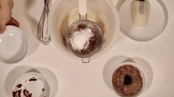 Immagine preparazione cake cioccolato e amarene biancolievito 1