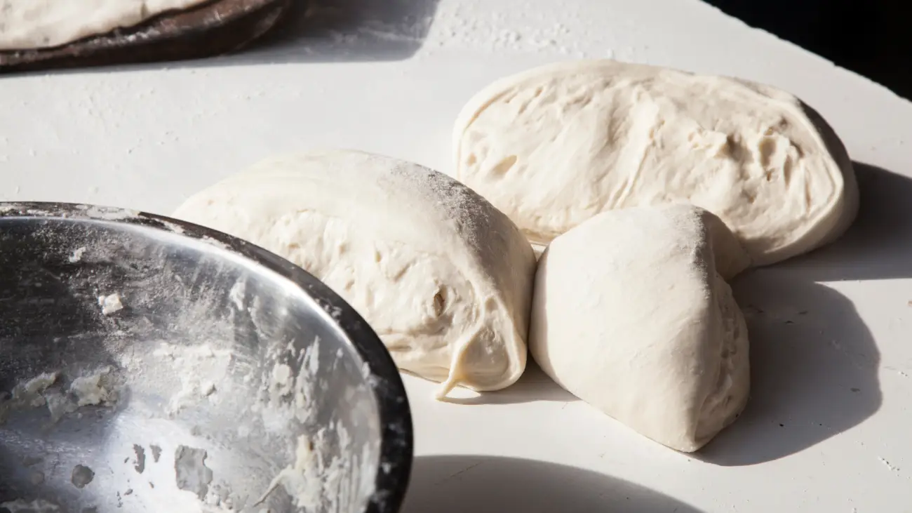 Quale Lievito Scegliere? Confronto Tra Lievito Madre, Lievito Di Birra, Licoli E Biga | Biancolievito Biga pre-impasto solido per pizza, pane e focacce a lunga lievitazione