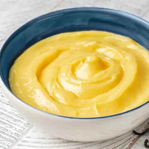 crema pasticcera liscia e senza grumi preparata con vaniglia