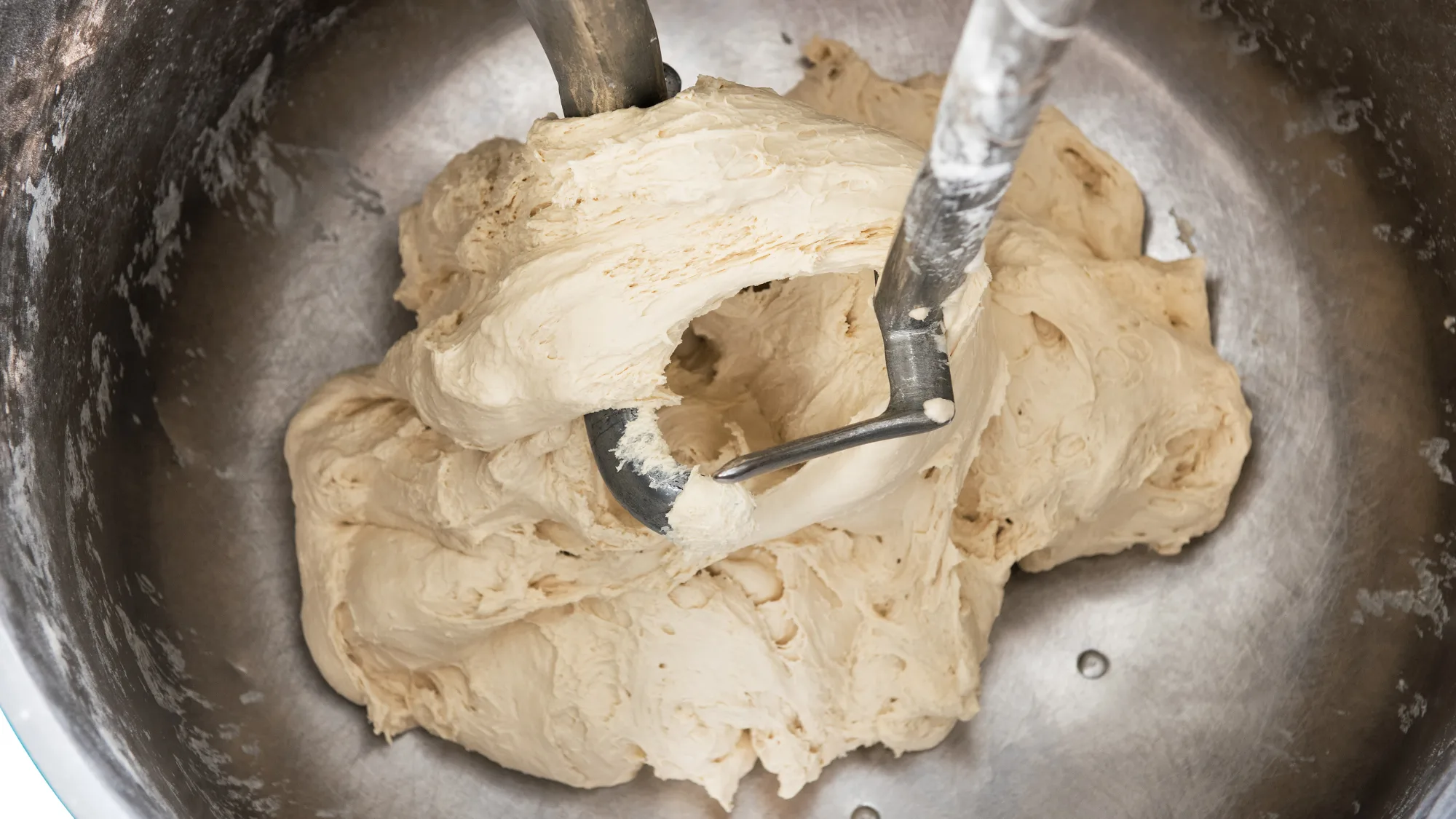 Rinfresco del lievito madre nell'impastatrice