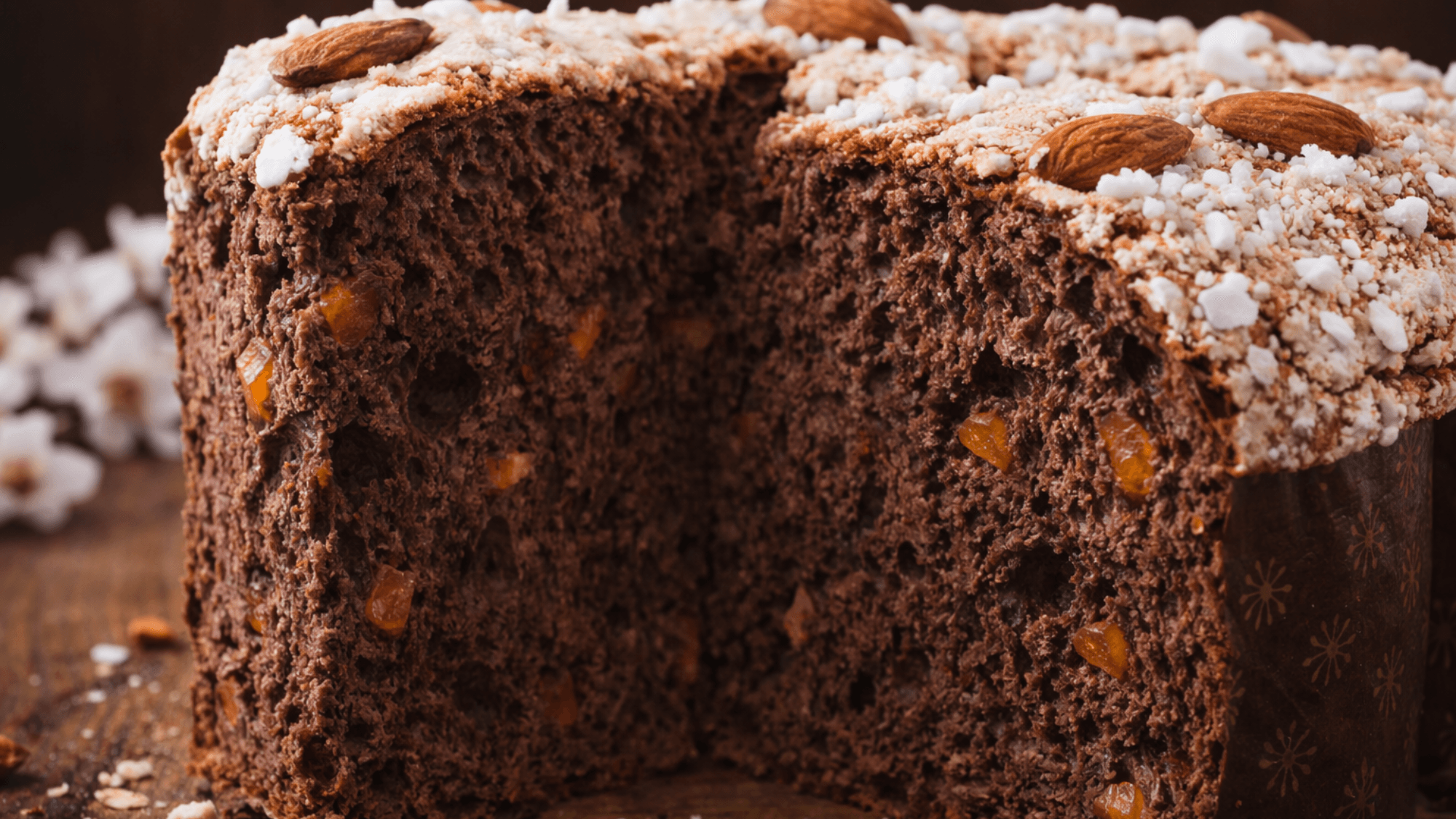 Fetta di colomba al cioccolato con lievito madre